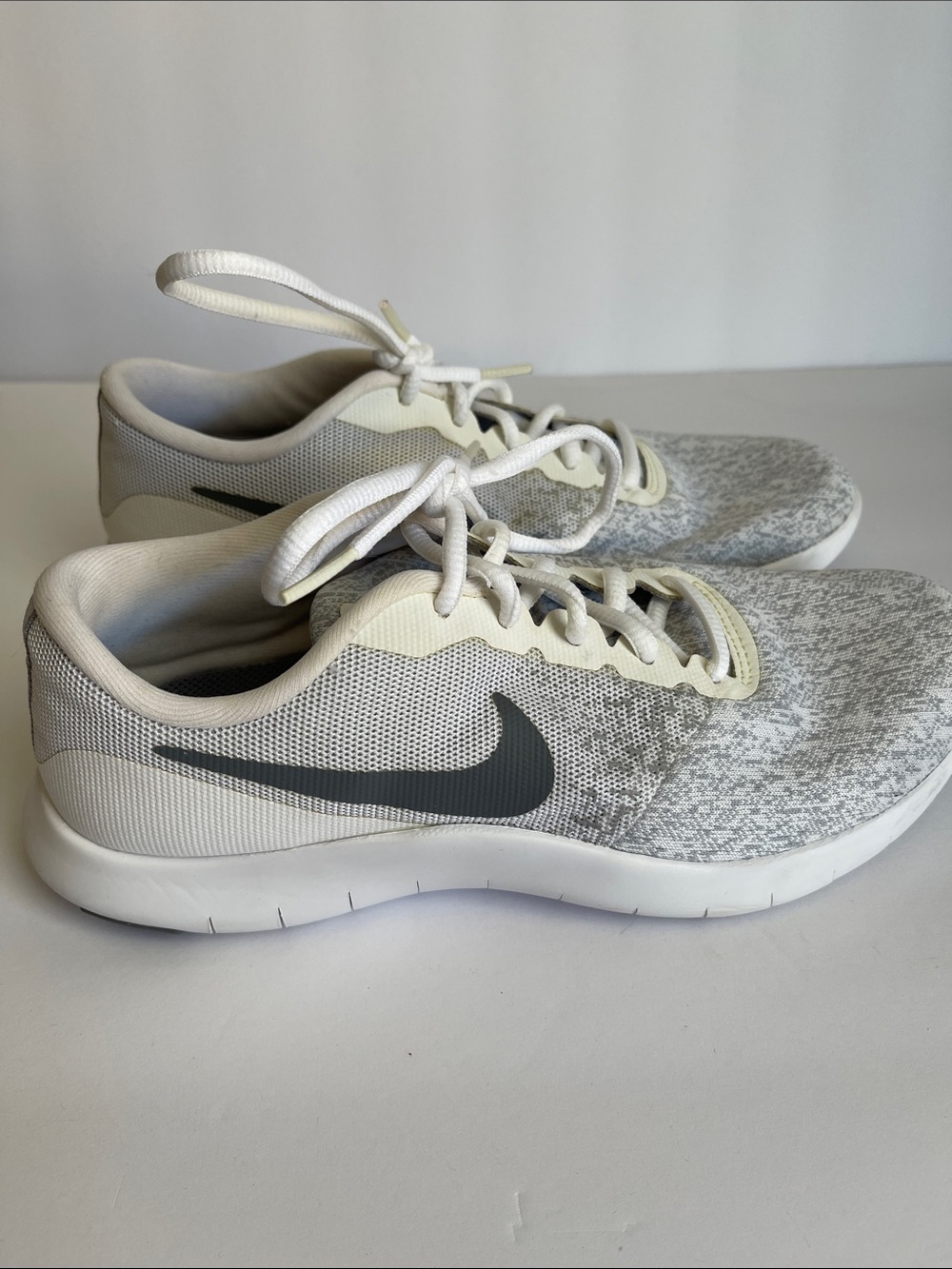 Nike flex contact white gray sneakers 7w